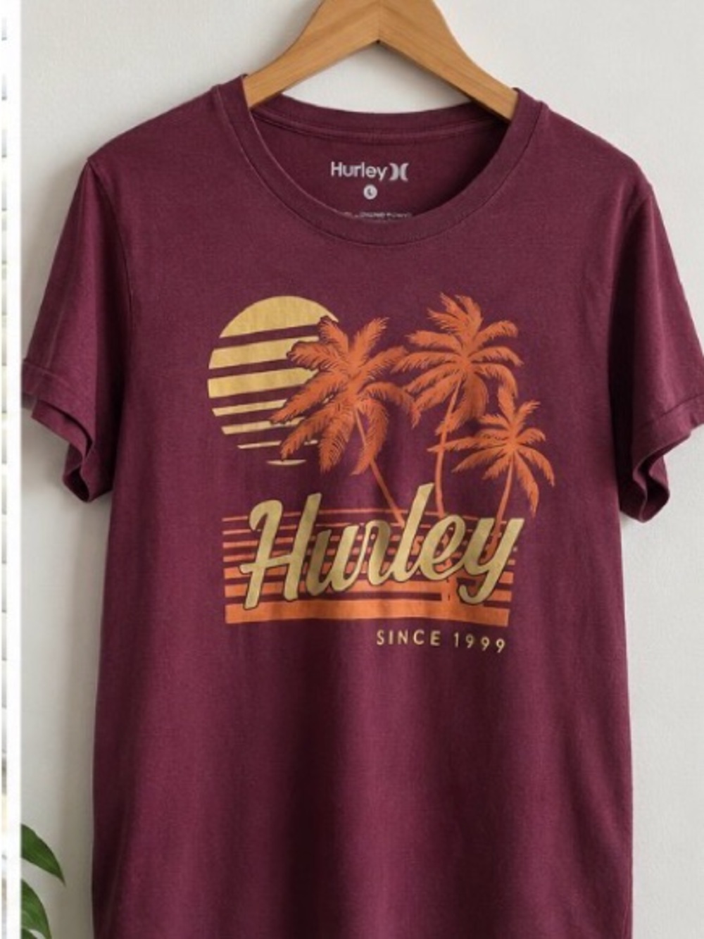 Hurley Tropical Graphic Tee – Women’s Large